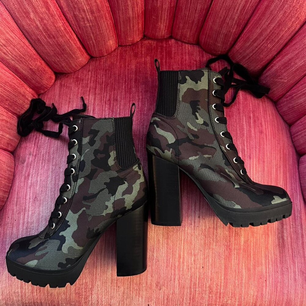 Steve Madden Camouflage Latch Heeled Combat Women's Boots Sz 5.5